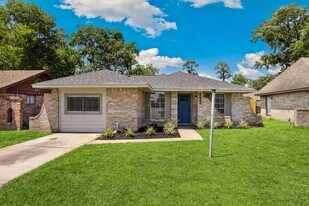 4442 Oak Shadows Dr in Houston, TX - Building Photo