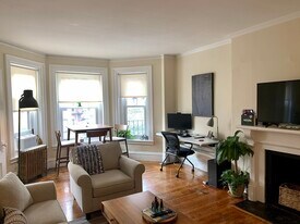 217 Newbury St in Boston, MA - Building Photo