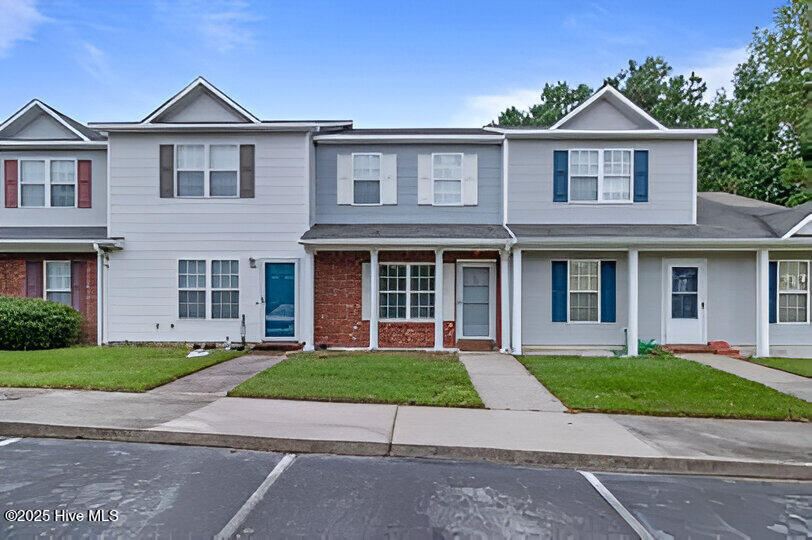 305 Meadowbrook Ln in Jacksonville, NC - Building Photo