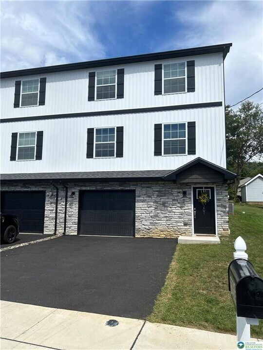 1201B Garden Ave in Allentown, PA - Building Photo