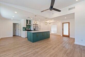 5200 King Charles Dr in Austin, TX - Building Photo - Building Photo