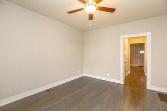 3250 N Lakewood Ave, Unit 1F in Chicago, IL - Building Photo - Building Photo