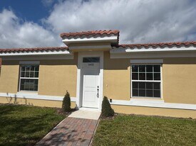 1602 Cumin Dr in Poinciana, FL - Building Photo