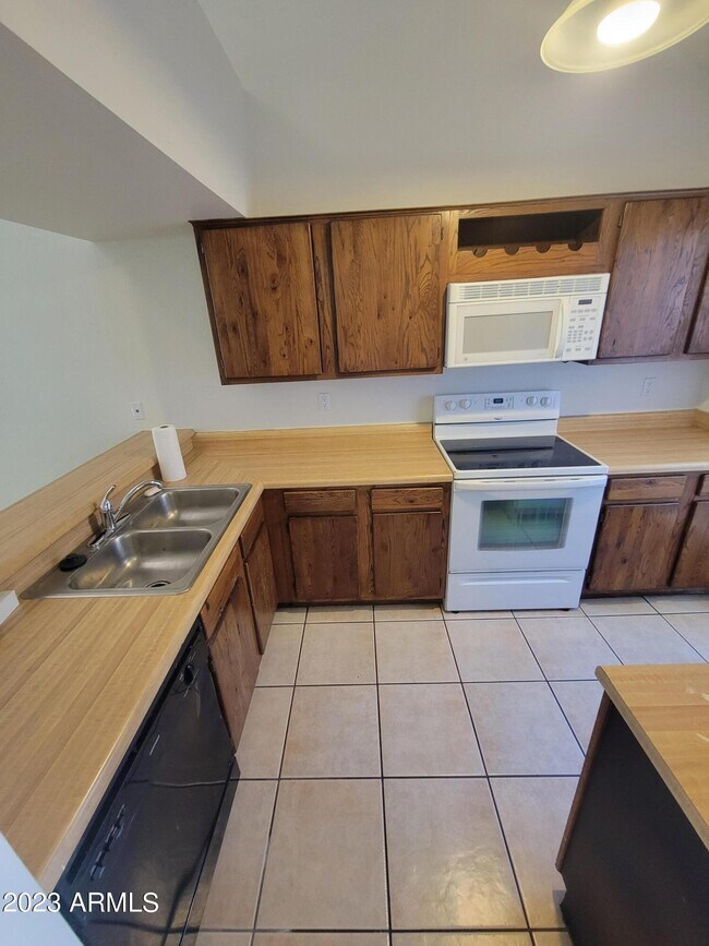 14002 N 49th Ave in Glendale, AZ - Building Photo - Building Photo