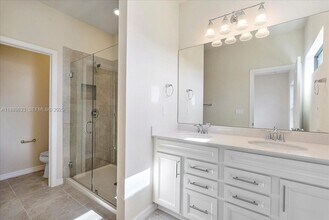 2108 Appleton Cir N in Oakland Park, FL - Building Photo - Building Photo