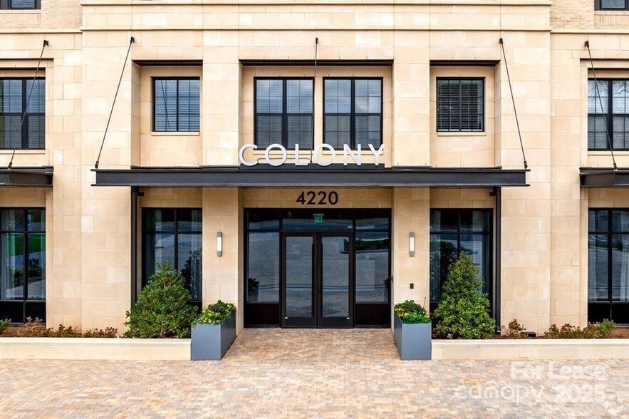 4220 Colony Plz Dr, Unit 32A in Charlotte, NC - Building Photo