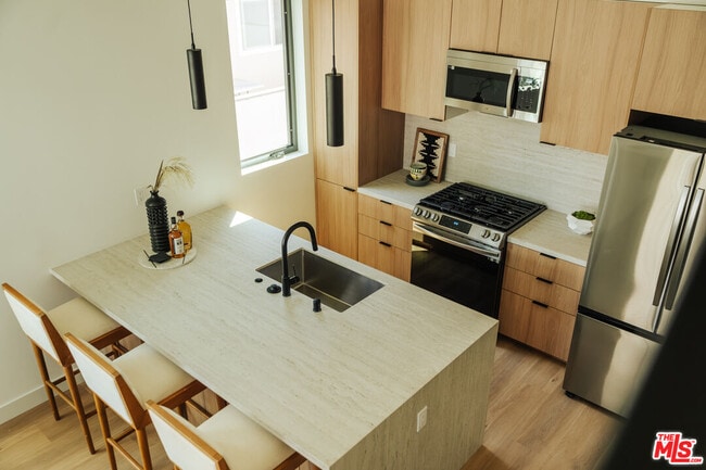 1345 S Ogden Dr in Los Angeles, CA - Building Photo - Building Photo