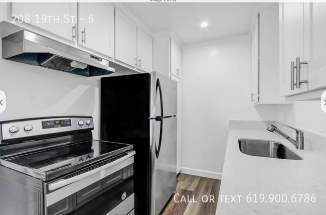 208 19th St in Huntington Beach, CA - Building Photo - Building Photo