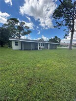 1111 Palm Ave in North Fort Myers, FL - Building Photo