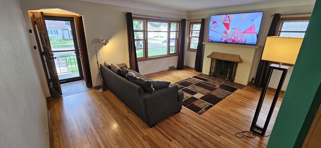 3046 McKinley St NE in Minneapolis, MN - Foto de edificio - Building Photo