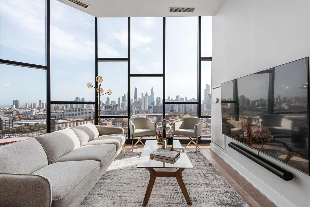 730 N Milwaukee Ave in Chicago, IL - Building Photo