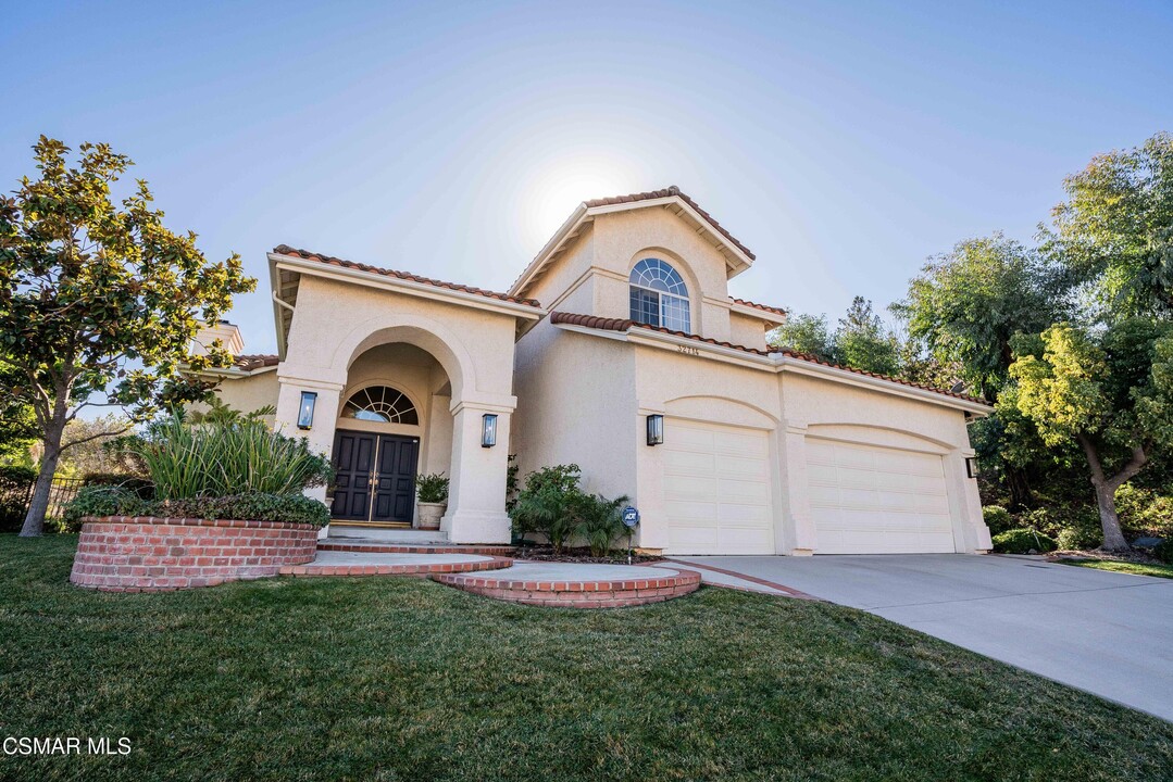 32714 Wellbrook Dr in Westlake Village, CA - Building Photo