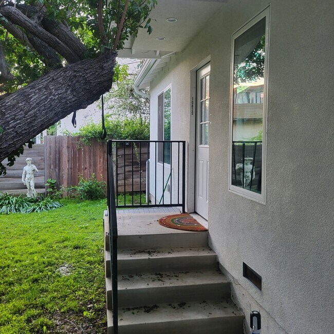 10829 Woodbine St in Los Angeles, CA - Building Photo - Building Photo