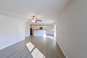 121 W Luminous Way in Hampstead, NC - Building Photo - Building Photo