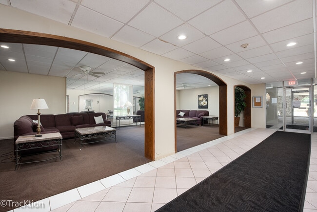 1331 Finley Rd in Lombard, IL - Building Photo - Building Photo