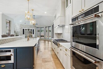 6110 Redwood Bridge Trail in Houston, TX - Building Photo - Building Photo