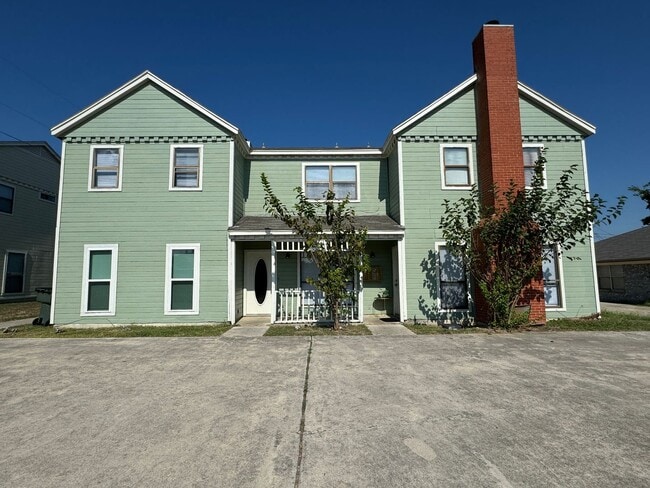 property at 2515 Bermuda Dr