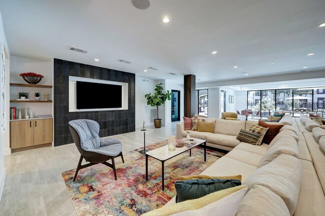 property at 2137 Pelham Dr