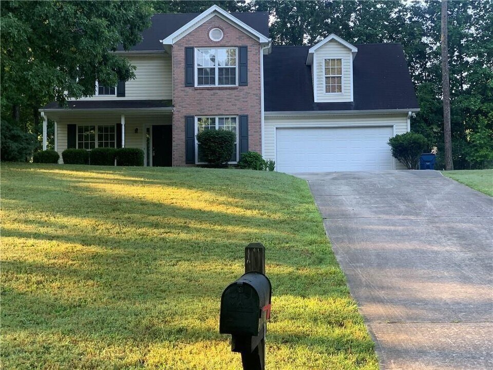 2079 Glen Hope Trace in Dacula, GA - Building Photo