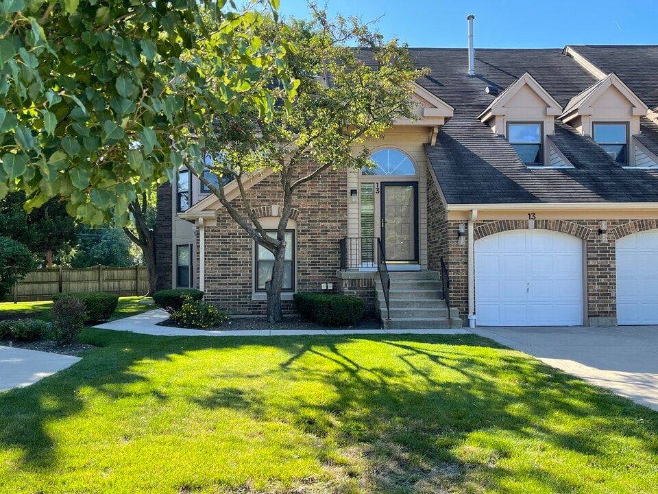 13 Willow Pkwy in Buffalo Grove, IL - Building Photo