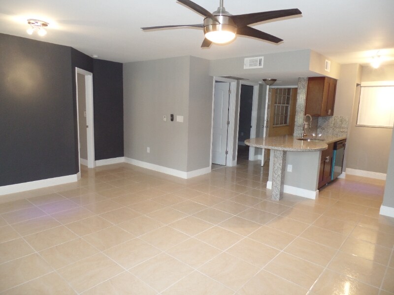 2890 N Oakland Forest Dr in Oakland Park, FL - Building Photo