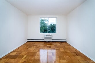 125 Lake St in White Plains, NY - Building Photo - Building Photo