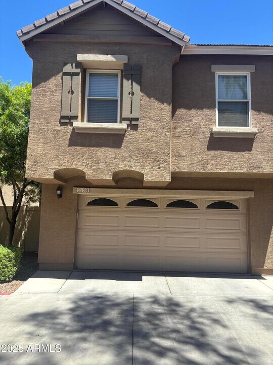 2126 E Fraktur Rd in Phoenix, AZ - Building Photo