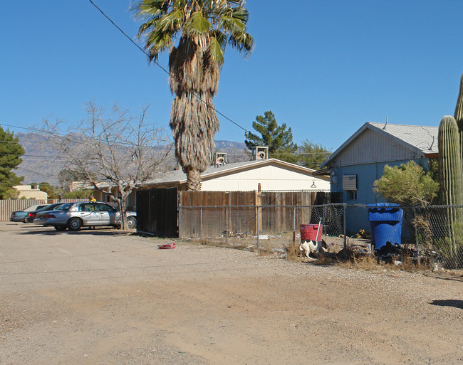 5757-5759 E 28th St in Tucson, AZ - Building Photo - Building Photo