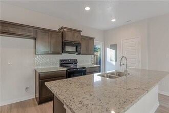 601 W 24th St, Unit 2 in Bryan, TX - Building Photo - Building Photo