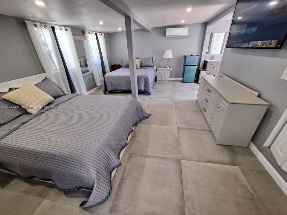 2242 Polk St-Unit -3 in Hollywood, FL - Building Photo