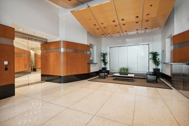 512 N McClurg Ct, Unit 2210 in Chicago, IL - Foto de edificio - Building Photo