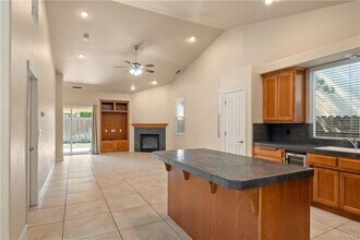 1033 Raven Ln in Chico, CA - Building Photo - Building Photo