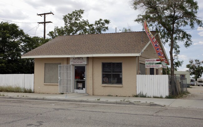 11398 B Bartlett Ave in Adelanto, CA - Foto de edificio - Building Photo