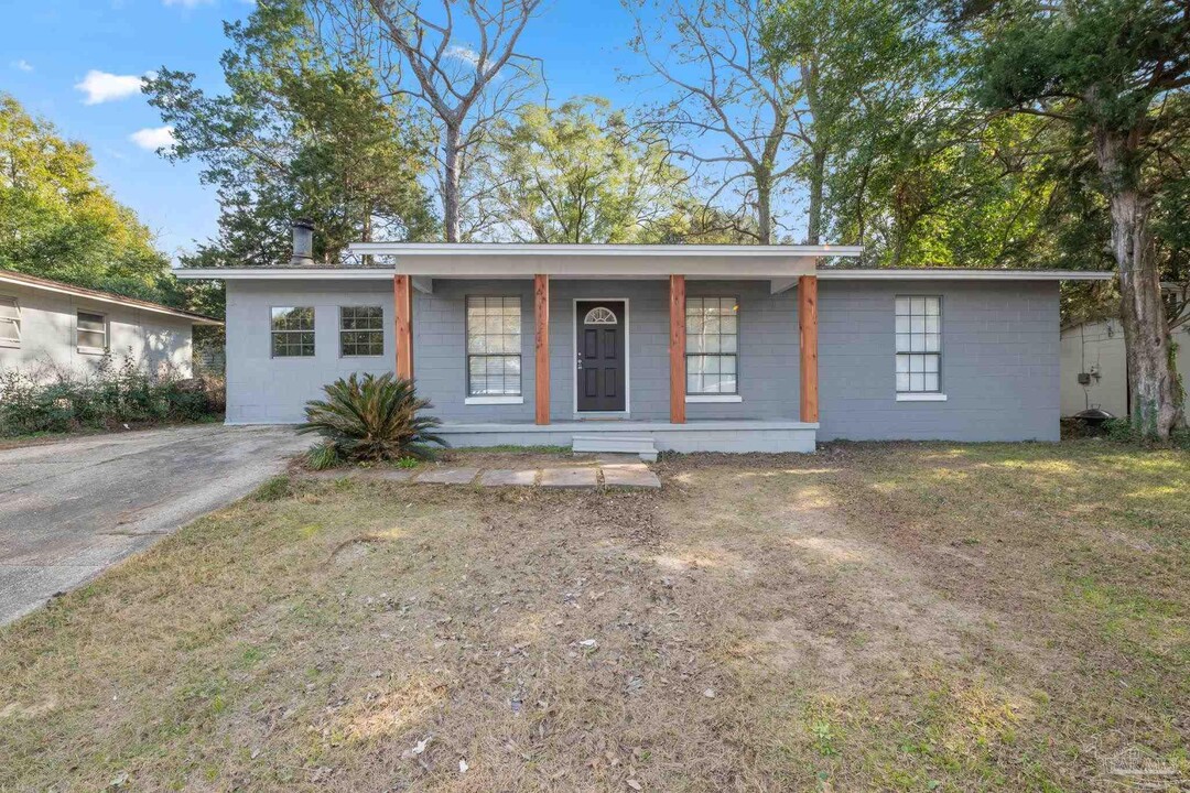 6406 Fairview Dr in Pensacola, FL - Building Photo