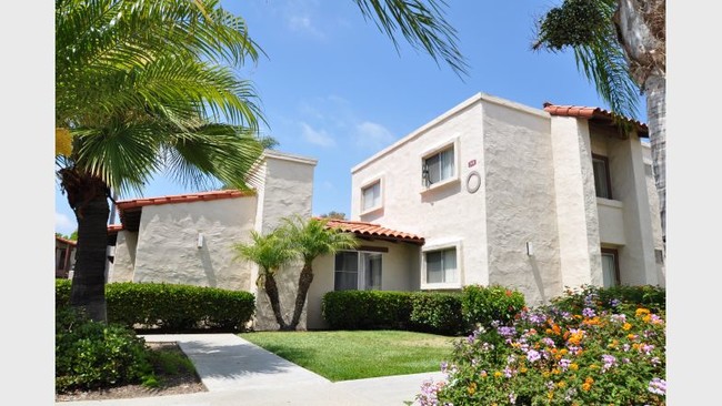 Casa de Palomar Apartments in Chula Vista, CA - Foto de edificio - Building Photo