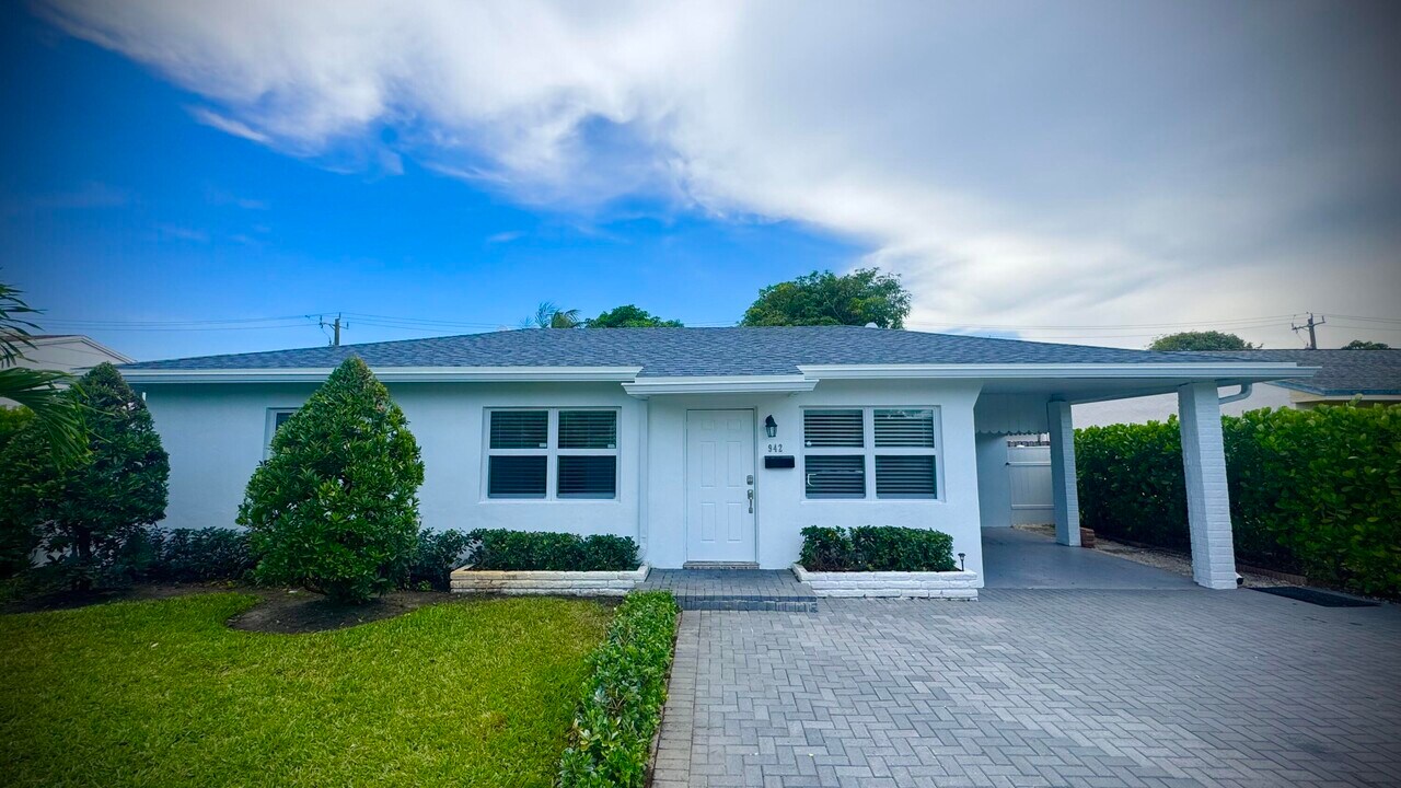 942 Macy St in West Palm Beach, FL - Building Photo
