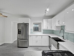 601 NE 59th Ct in Fort Lauderdale, FL - Building Photo - Building Photo