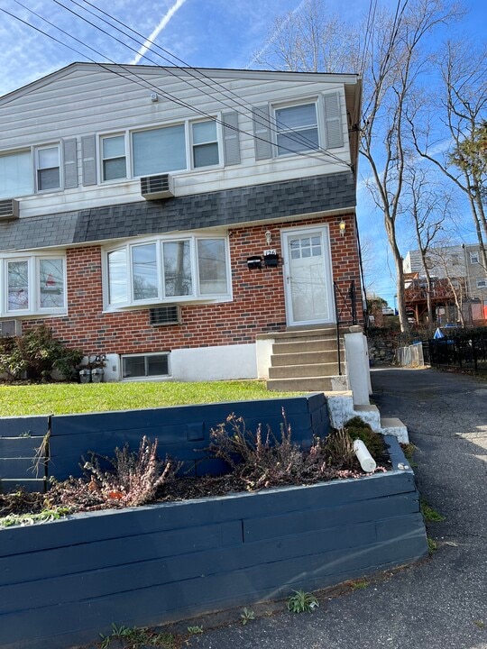 126 4th Ave, Unit 1 in Broomall, PA - Foto de edificio