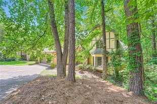 110 Boulder Dr in Roswell, GA - Building Photo