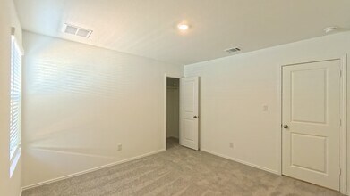 2324 Sprinkle Dr in Lockhart, TX - Building Photo - Building Photo