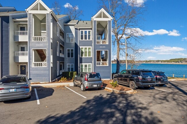 372 Northwest Dr in Davidson, NC - Building Photo - Building Photo