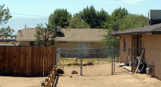 15790 Sago Rd in Apple Valley, CA - Foto de edificio - Building Photo