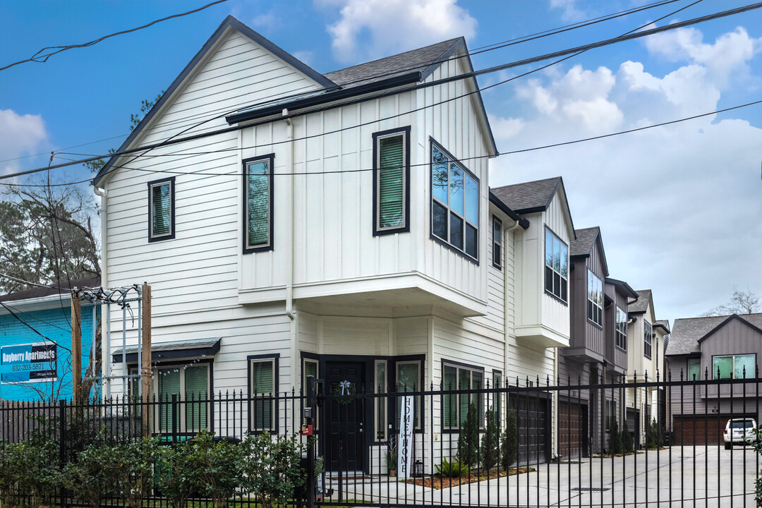 Shepherd Oaks in Houston, TX - Building Photo