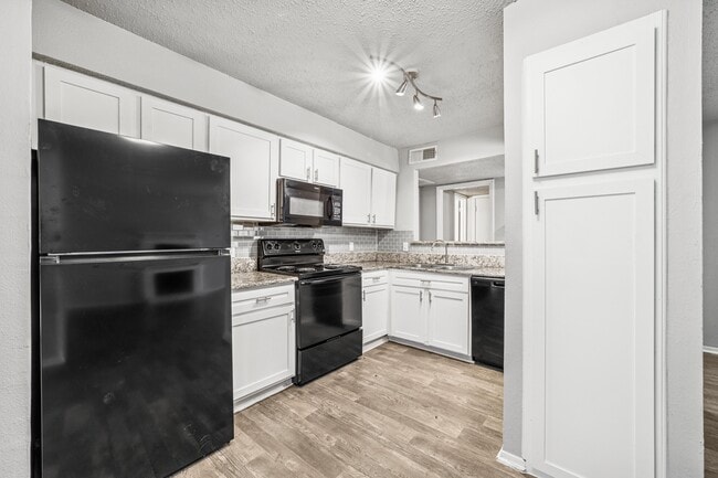 The View at Lake Highlands in Dallas, TX - Foto de edificio - Building Photo