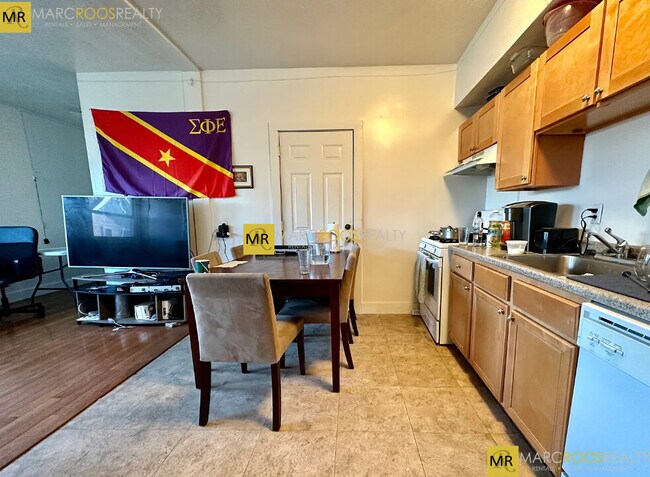 13 Ashford St, Unit 6 in Boston, MA - Foto de edificio - Building Photo