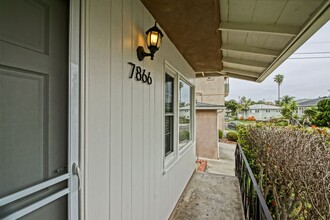 7866 Flight Ave in Los Angeles, CA - Building Photo - Building Photo