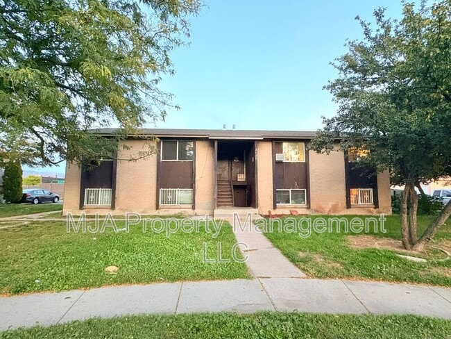 property at 2523 S Lakecrest Dr