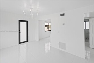 2222 SW 5th St in Miami, FL - Building Photo - Building Photo