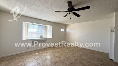 7960 Cottonwood Ave in Hesperia, CA - Building Photo - Building Photo