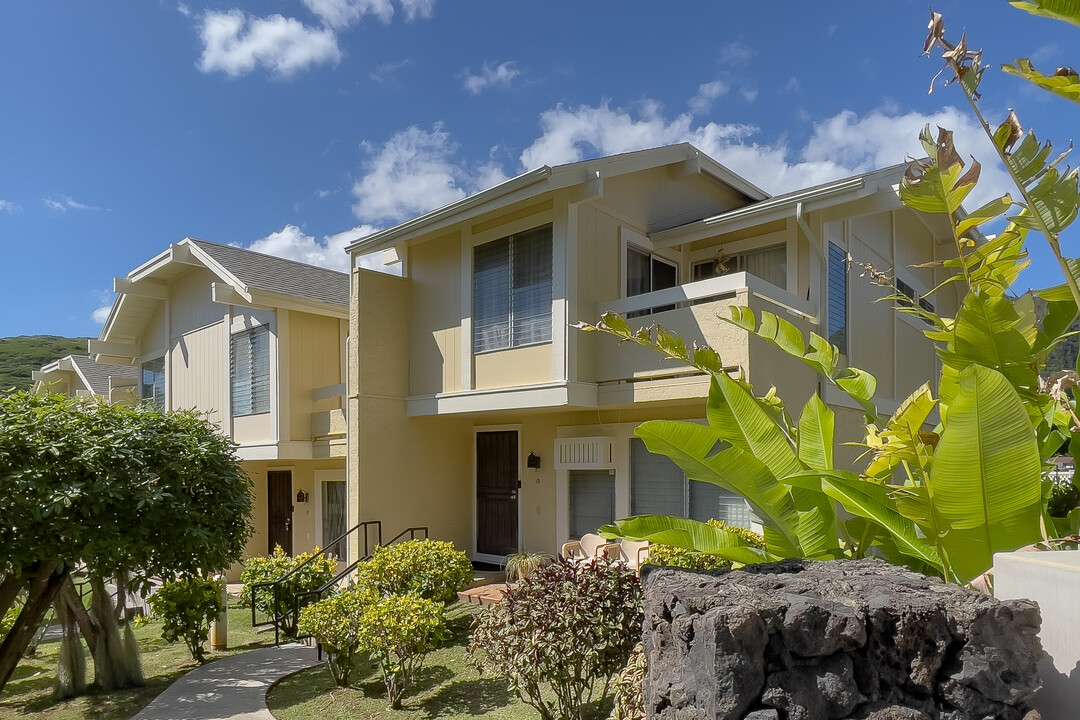 Mariners Village in Honolulu, HI - Building Photo